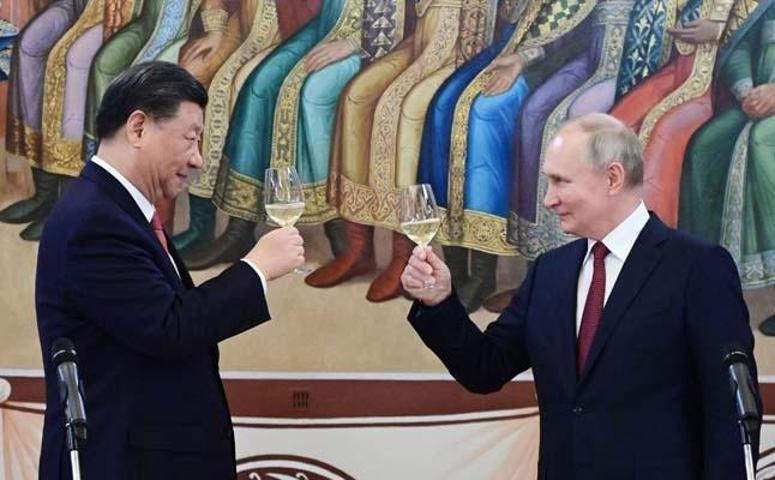 Yer: Taht salonu Putin bu pozu özellikle verdi: İşte fotoğrafın şifreleri