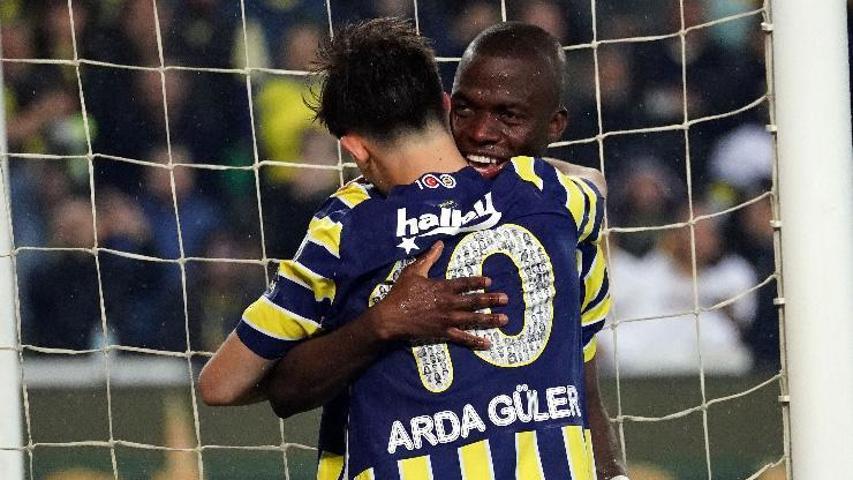 Valencia Fenerbahçede kalacak mı Başkandan transfer açıklaması