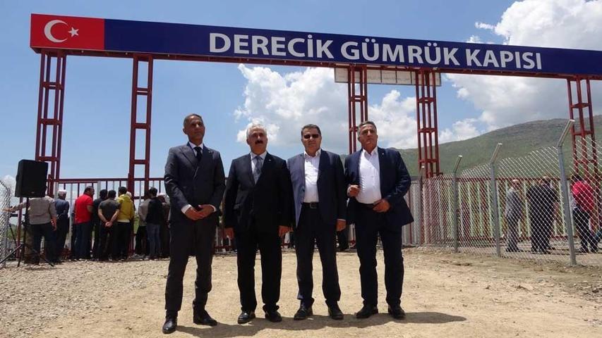 30 yıl aradan sonra gelen sevinç: Akrabalarını görmek için kapıya akın ettiler