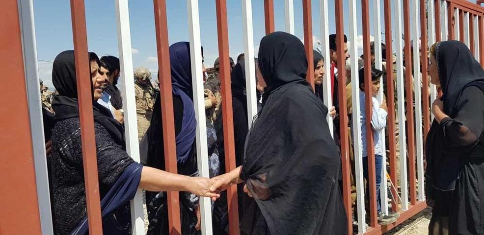 30 yıl aradan sonra gelen sevinç: Akrabalarını görmek için kapıya akın ettiler