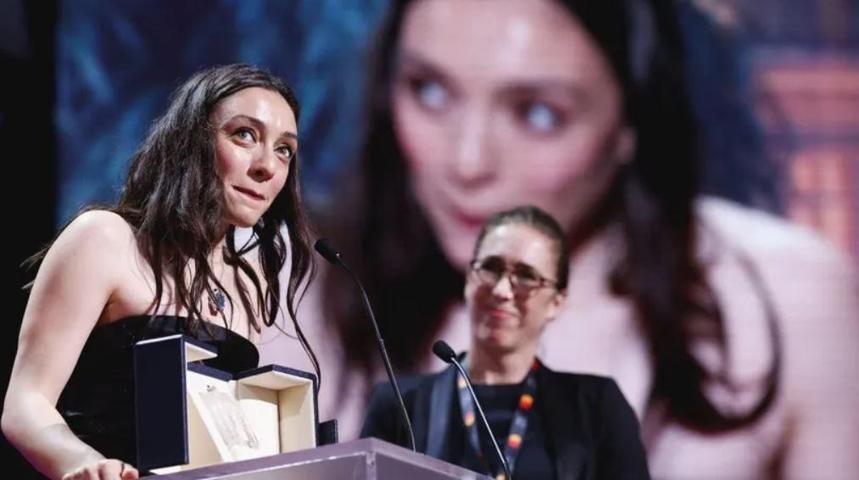 Merve Dizdar Cannes Film Festivalinde en iyi kadın oyuncu ödülünü aldı