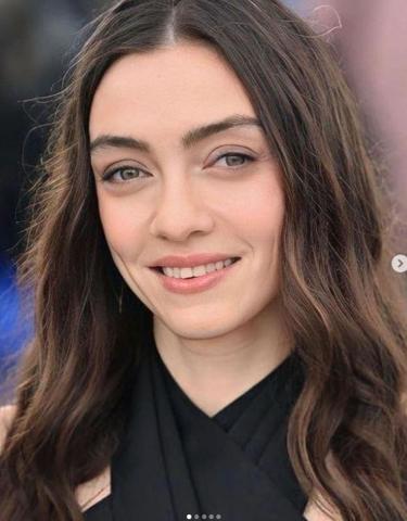 Merve Dizdar Cannes Film Festivalinde en iyi kadın oyuncu ödülünü aldı