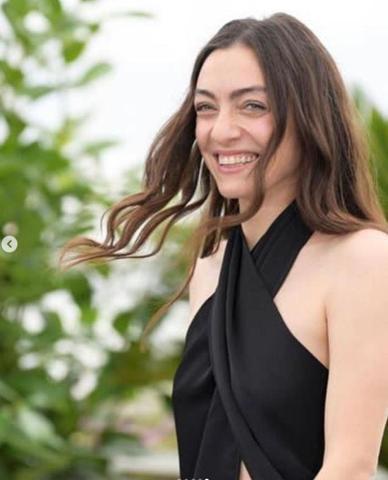Merve Dizdar Cannes Film Festivalinde en iyi kadın oyuncu ödülünü aldı
