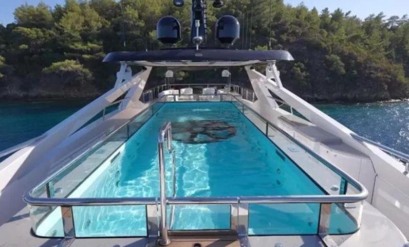 468 milyon liralık yatta özel kutlama... Acun kimler ağırladı