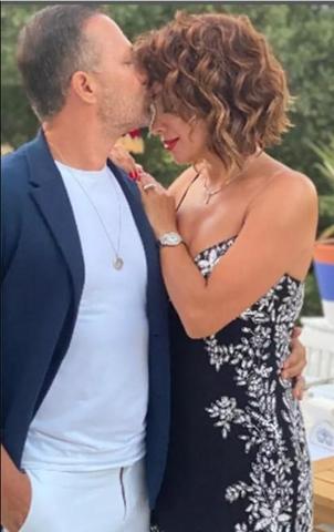 Zuhal Topal 15inci evlilik yıl dönümünü romantik bir paylaşımla kutladı