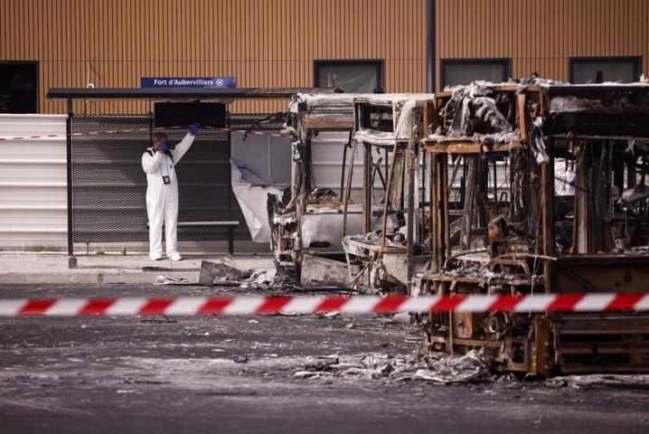 Fransada kaos Ordu devreye girdi: Sağcılardan iç savaş açıklaması...