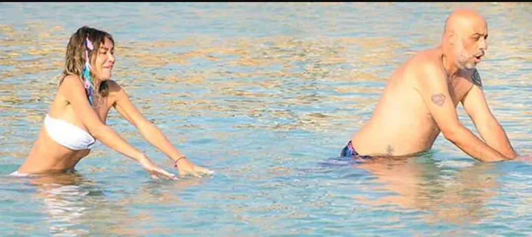 Didem Kınalı, Çeşme tatilinde Denizde bale yaptı