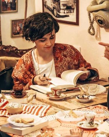 Evine sığdıramadığı 2 binden fazla antika eşya, açtığı kafeye dekor oldu