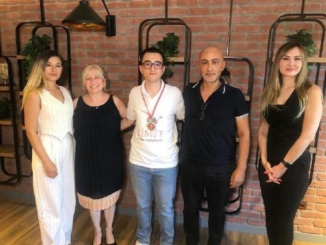 Depremzede Zeynep ve Bora, YKSde derece yaptı