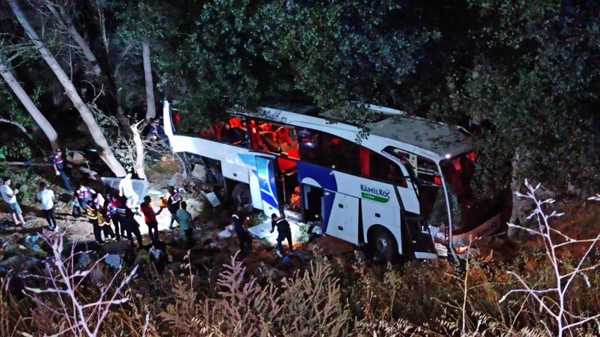 Son dakika haberi: Yozgatta yolcu otobüsü şarampole uçtu: 12 ölü, 20 yaralı