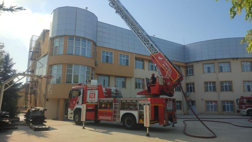 İmam hatip lisesinde çıkan yangın korkuttu