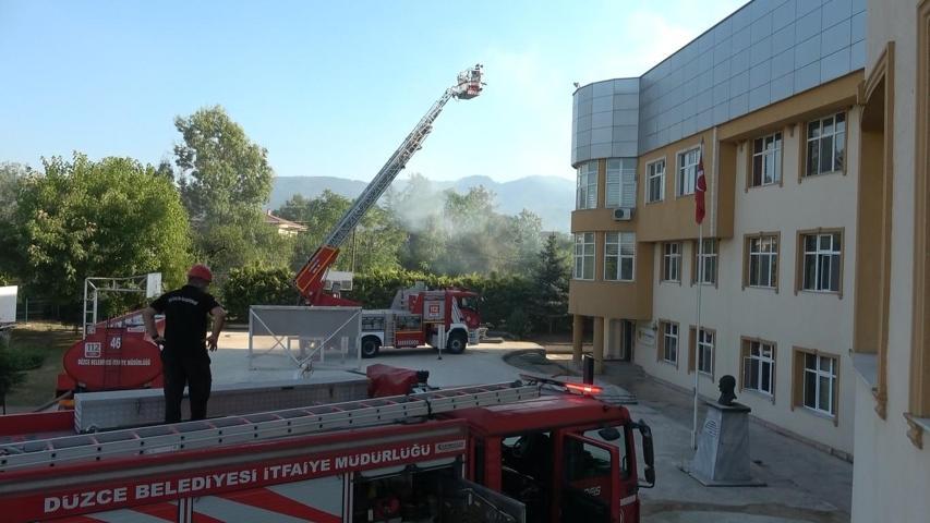 İmam hatip lisesinde çıkan yangın korkuttu