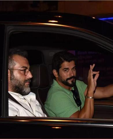 Burak Özçivit flaşlar patlayınca şaşırdı