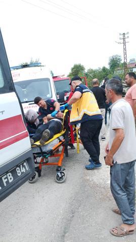 Fındık işçilerini taşıyan minibüs kaza yaptı: 17 yaralı