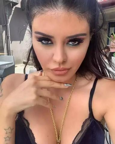 Takipçisine sinirlenen Ebru Polat soluğu mahkemede aldı