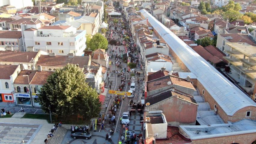 Edirnede 1 ton ciğer dağıtıldı, vatandaşlar metrelerce kuyrukta bekledi