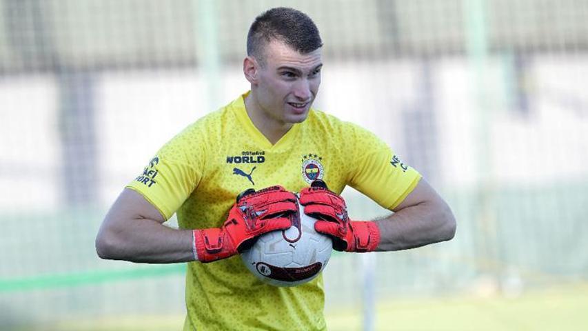 Fenerbahçede Dominik Livakovice transfer teklifi Jose Mourinho kalede alternatifini belirledi...