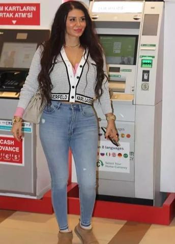 Ebru Polat makyajsız haliyle dikkat topladı