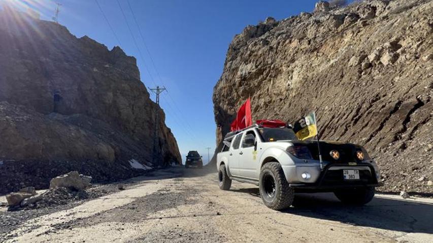 Cudide Off-Road araçlarıyla ay yıldız gösterisi