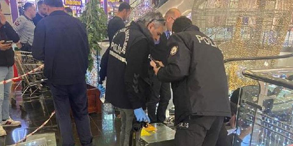 Korkunç kaza 1.5 yaşındaki Mert Ali yürüyen merdivenden düştü, parmakları koptu