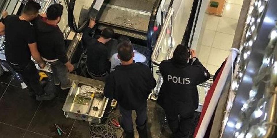Korkunç kaza 1.5 yaşındaki Mert Ali yürüyen merdivenden düştü, parmakları koptu
