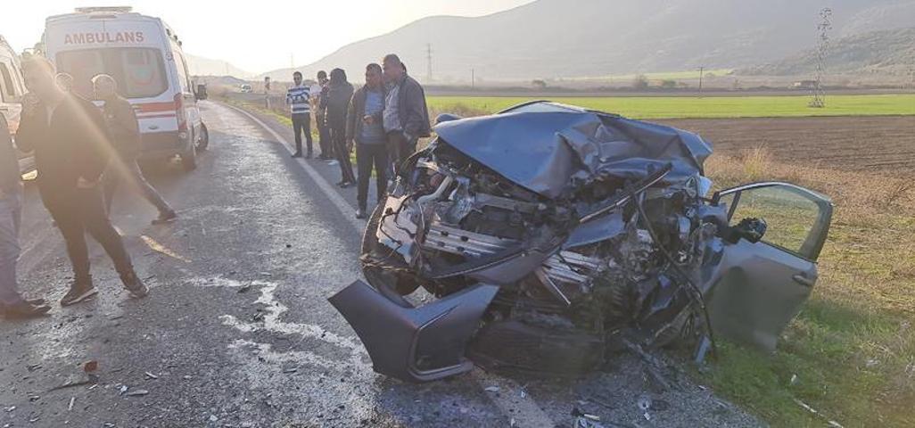 Kafa kafaya çarpıştılar, ortalık savaş alanına döndü: 2 yaralı