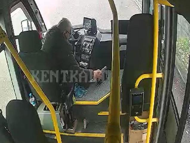 İnsanlık ölmemiş dedirten hareket Altın ve para dolu çantayı sahibine ulaştırdı