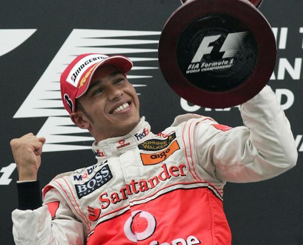 Dev transfer duyuruldu: Hamilton, Ferrari koltuğuna geçiyor