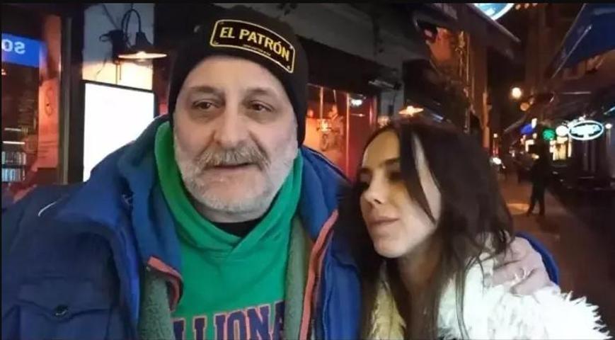Onur Ünlü gizemli kız arkadaşı ile sarmaş dolaş
