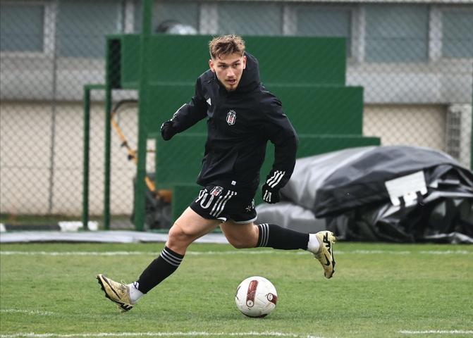 Beşiktaşta 4 ayrılık birden Yola devam etmeme kararı...