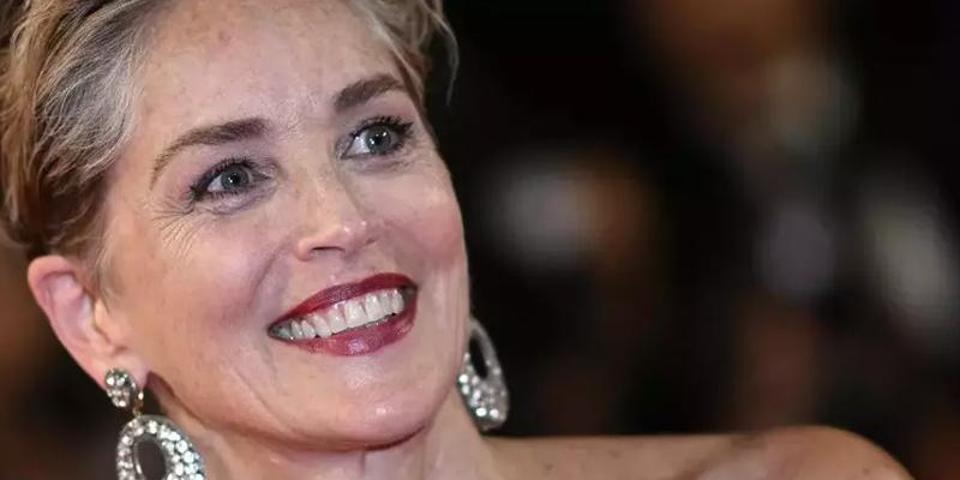 İfşa etti Temel İçgüdünün yıldızı Sharon Stonea ahlaksız teklifte bulunanlar bakın kim çıktı