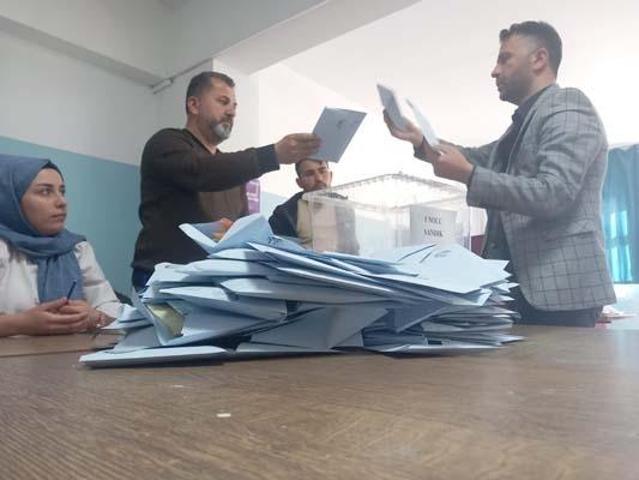 Sürprizlerle dolu yerel seçim: Hangi belediyeler el değiştirdi
