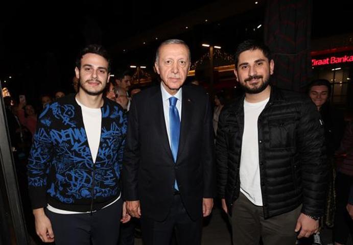 Erdoğan, Ankarada bir kafede vatandaşlarla sohbet etti