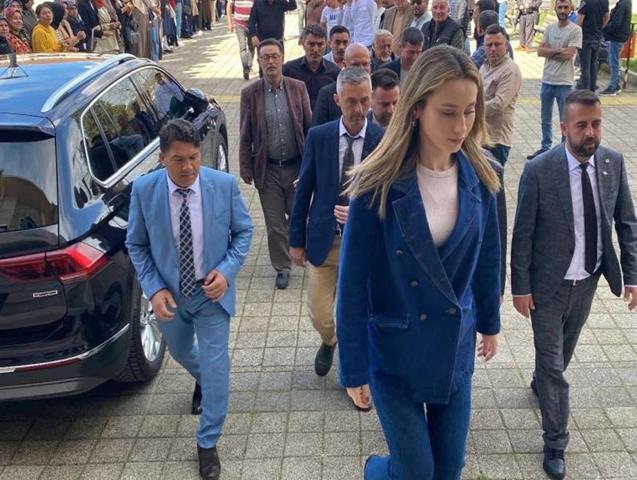 Türkiye’nin en genç Belediye Başkanı mazbatasını aldı