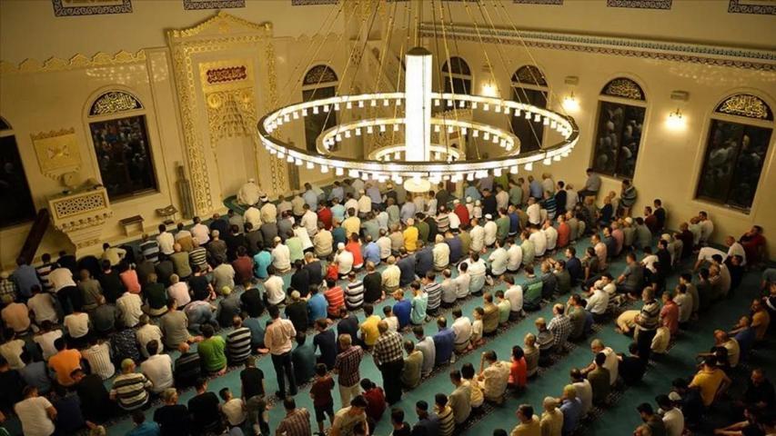 İl il bayram namazı saatleri Bayram namazı saat kaçta Namaz vakitleri: İstanbul, Ankara, İzmir, Adana, Antalya, Konya 2024 BAYRAM NAMAZI VAKİTLERİ