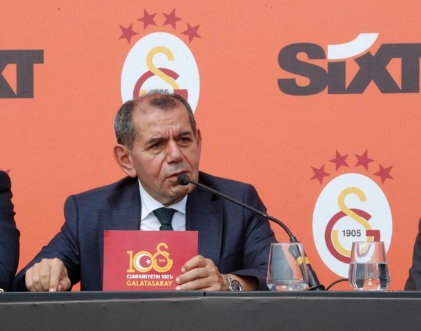 Galatasaray Başkanı Dursun Özbekten rakiplerine kupa göndermesi