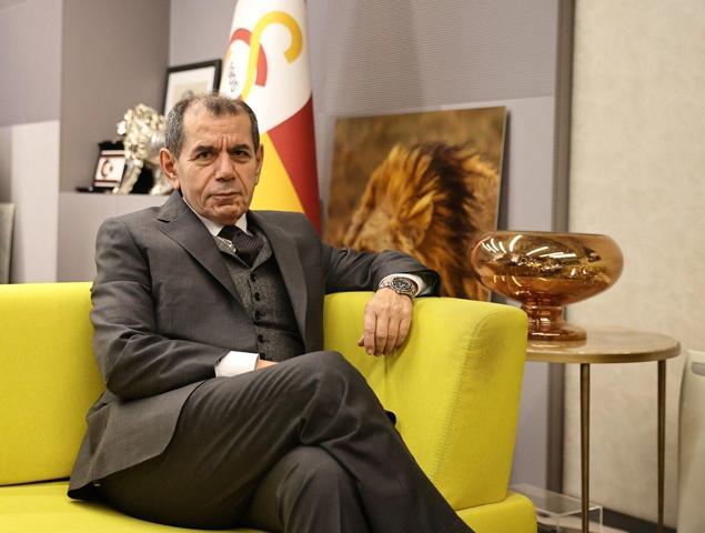 Galatasaray Başkanı Dursun Özbekten rakiplerine kupa göndermesi