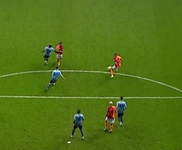 Galatasarayın ilk golünden önce Mertens ihlal mi yaptı Eski hakemler o pozisyonu değerlendirdi...