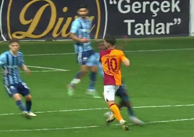 Galatasarayın ilk golünden önce Mertens ihlal mi yaptı Eski hakemler o pozisyonu değerlendirdi...