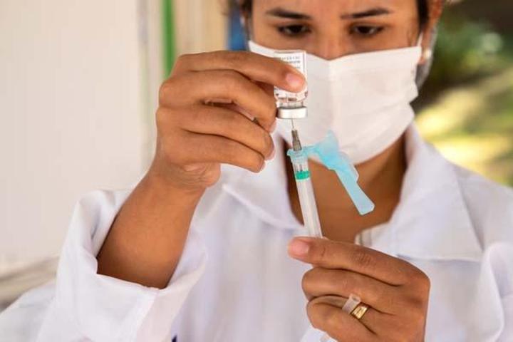 AstraZeneca aşılarının yan etkisi var mı İtiraf gibi açıklama...