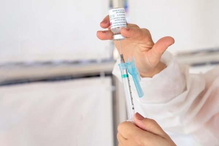 AstraZeneca aşılarının yan etkisi var mı İtiraf gibi açıklama...