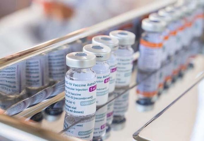 AstraZeneca aşılarının yan etkisi var mı İtiraf gibi açıklama...