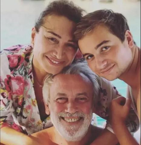 Demet Akbağ: Bana öpüşmeli roller gelmedi