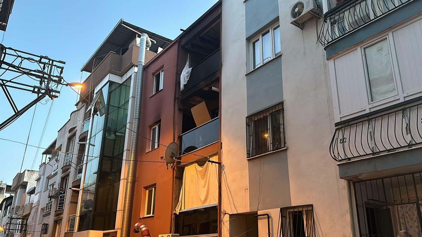 İzmirde kahreden ölüm 2 yaşındaki Emircan yangında hayatını kaybetti