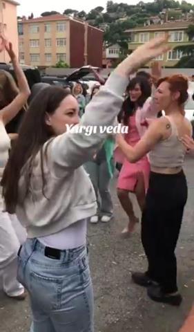 Yargının Ceylini Pınar Deniz sosyal medyayı salladı Çekimlerin sona ermesinin ardından böyle eğlendi