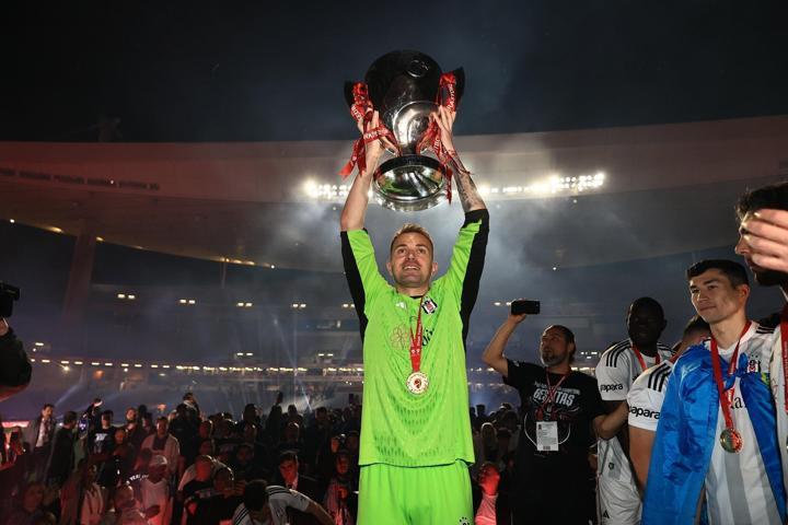 Beşiktaşta 4 ayrılık birden Yola devam etmeme kararı...