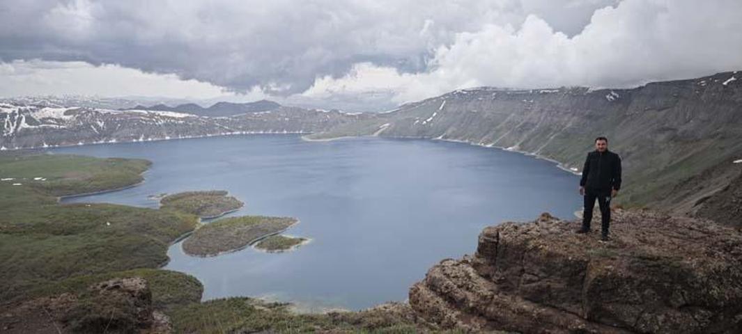Dünyanın ikinci büyük krateri olan Nemrut, zirveden görüntülendi
