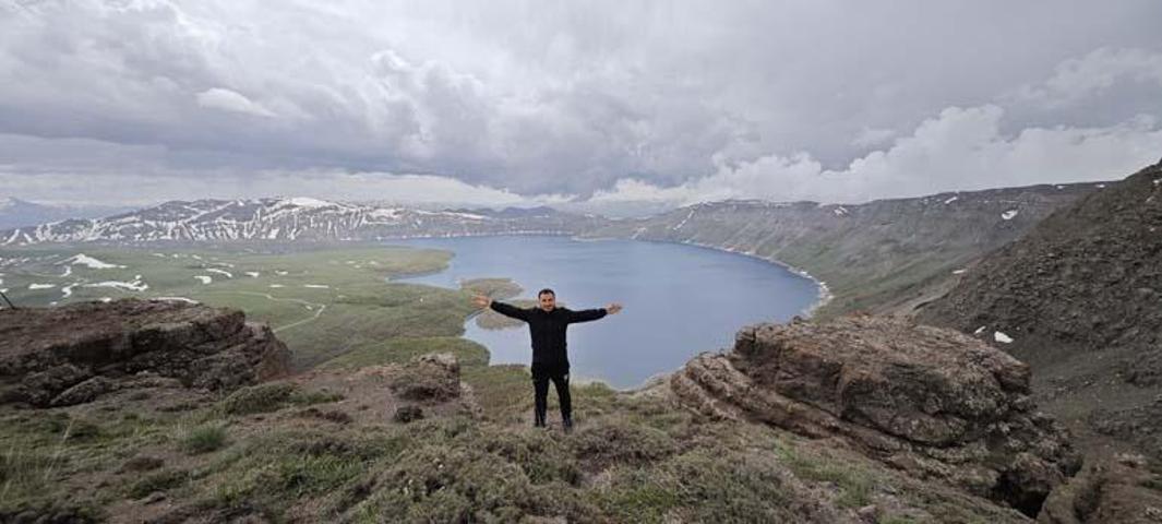 Dünyanın ikinci büyük krateri olan Nemrut, zirveden görüntülendi