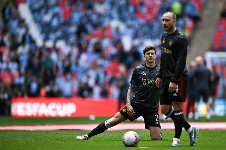 Fenerbahçeyle adı geçen Victor Lindelöf, resmen veda etti