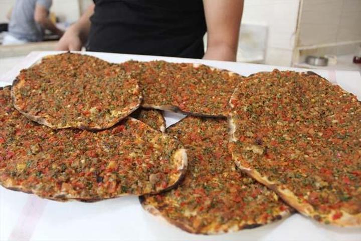 Akılalmaz rakamları gören hesap fişleri Her sezon ortaya atılan uçuk lahmacun fiyatı Bodrum; pahalı mı, ucuz mu